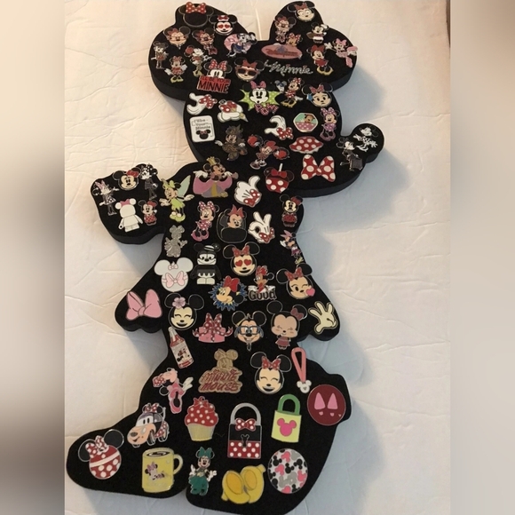 "DISNEY PINS" Your favorites & Grails are here !! Join my live !! - Picture 15 of 16